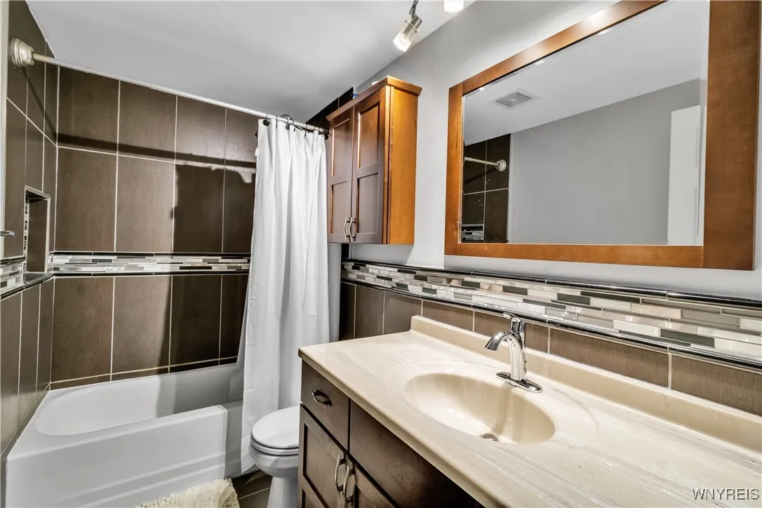 770 West Ferry Street 16a, Buffalo, New York 14222, Buffalo, New York 14222, 1 Bedroom Bedrooms, 4 Rooms Rooms,1 BathroomBathrooms,Residential,For Sale,770 West Ferry Street 16a, Buffalo, New York 14222,0,B1643555