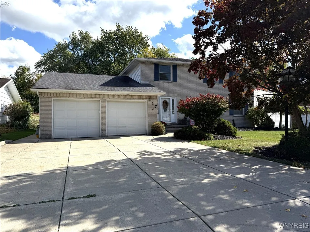 117 Pinewood Drive, West Seneca, New York 14224, West Seneca, New York 14224, 4 Bedrooms Bedrooms, 8 Rooms Rooms,2 BathroomsBathrooms,Residential,Closed,117 Pinewood Drive, West Seneca, New York 14224,0,B1643419