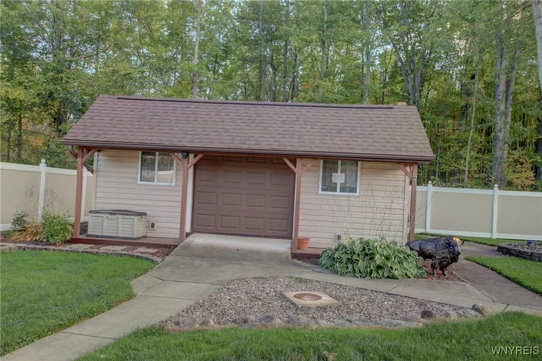 52 Meadowlawn Road, Orchard Park, New York 14127, Orchard Park, New York 14127, 3 Bedrooms Bedrooms, 9 Rooms Rooms,2 BathroomsBathrooms,Residential,For Sale,52 Meadowlawn Road, Orchard Park, New York 14127,0,B1643307