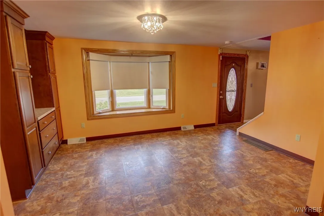 52 Meadowlawn Road, Orchard Park, New York 14127, Orchard Park, New York 14127, 3 Bedrooms Bedrooms, 9 Rooms Rooms,2 BathroomsBathrooms,Residential,For Sale,52 Meadowlawn Road, Orchard Park, New York 14127,0,B1643307
