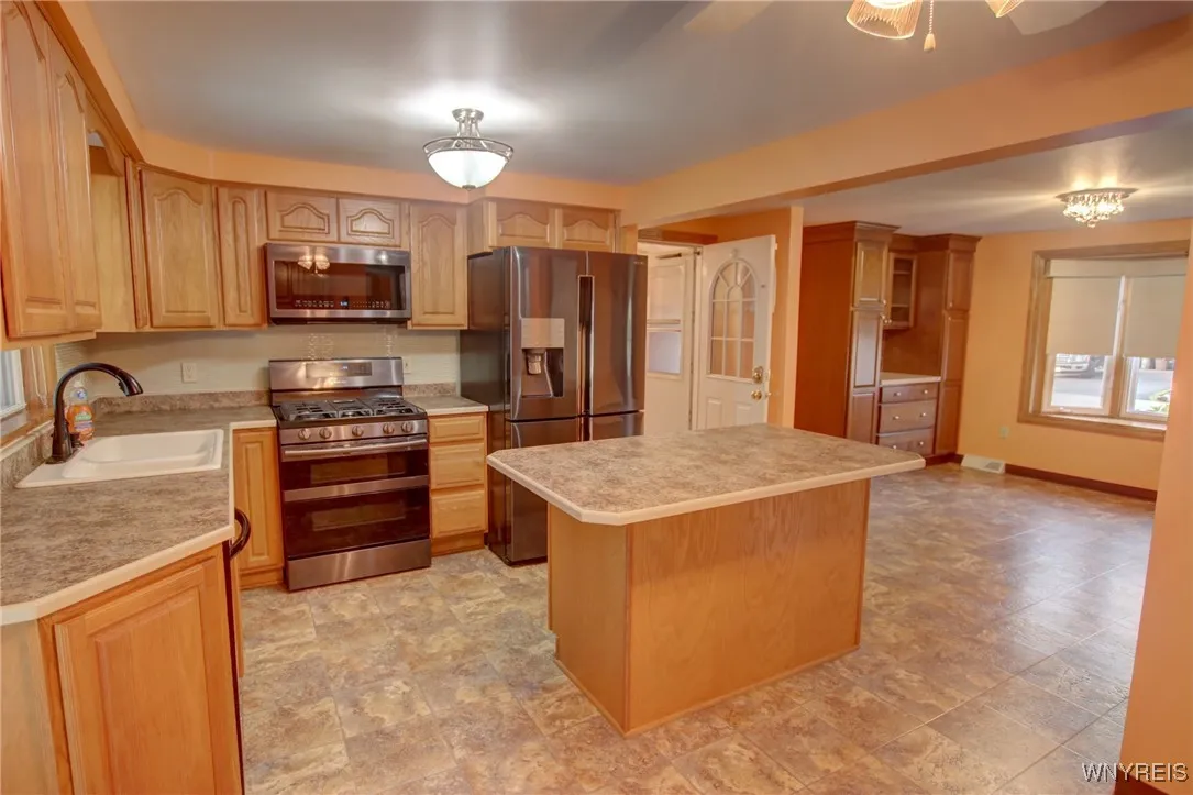 52 Meadowlawn Road, Orchard Park, New York 14127, Orchard Park, New York 14127, 3 Bedrooms Bedrooms, 9 Rooms Rooms,2 BathroomsBathrooms,Residential,For Sale,52 Meadowlawn Road, Orchard Park, New York 14127,0,B1643307
