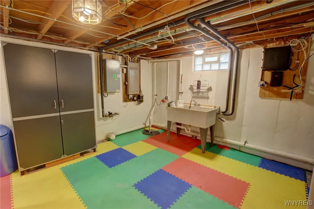 52 Meadowlawn Road, Orchard Park, New York 14127, Orchard Park, New York 14127, 3 Bedrooms Bedrooms, 9 Rooms Rooms,2 BathroomsBathrooms,Residential,For Sale,52 Meadowlawn Road, Orchard Park, New York 14127,0,B1643307