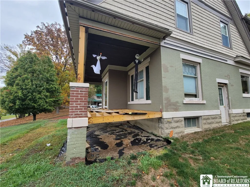 101 North Everett Avenue, Jamestown, New York 1470, Jamestown, New York 14701, 4 Bedrooms Bedrooms, 8 Rooms Rooms,1 BathroomBathrooms,Residential,For Sale,101 North Everett Avenue, Jamestown, New York 1470,0,R1643458