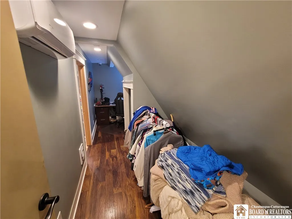 101 North Everett Avenue, Jamestown, New York 1470, Jamestown, New York 14701, 4 Bedrooms Bedrooms, 8 Rooms Rooms,1 BathroomBathrooms,Residential,For Sale,101 North Everett Avenue, Jamestown, New York 1470,0,R1643458