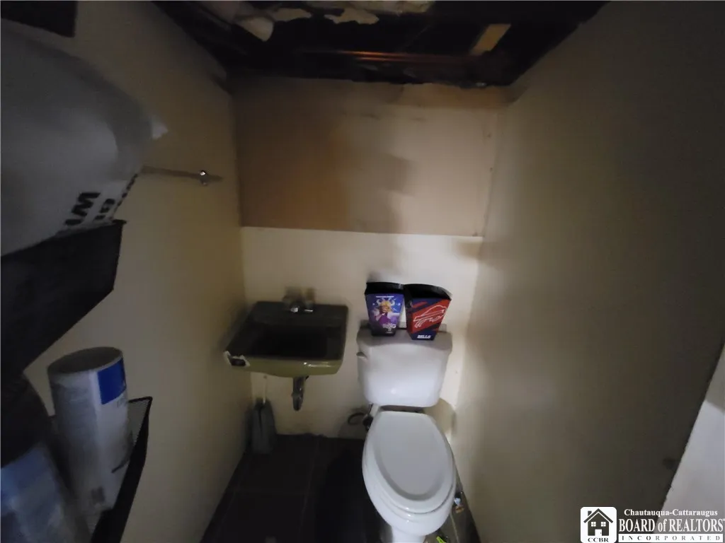 101 North Everett Avenue, Jamestown, New York 1470, Jamestown, New York 14701, 4 Bedrooms Bedrooms, 8 Rooms Rooms,1 BathroomBathrooms,Residential,For Sale,101 North Everett Avenue, Jamestown, New York 1470,0,R1643458