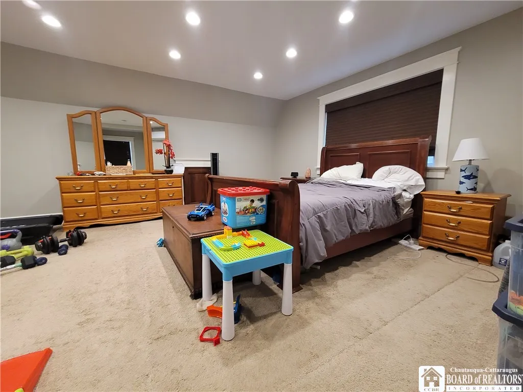 101 North Everett Avenue, Jamestown, New York 1470, Jamestown, New York 14701, 4 Bedrooms Bedrooms, 8 Rooms Rooms,1 BathroomBathrooms,Residential,For Sale,101 North Everett Avenue, Jamestown, New York 1470,0,R1643458