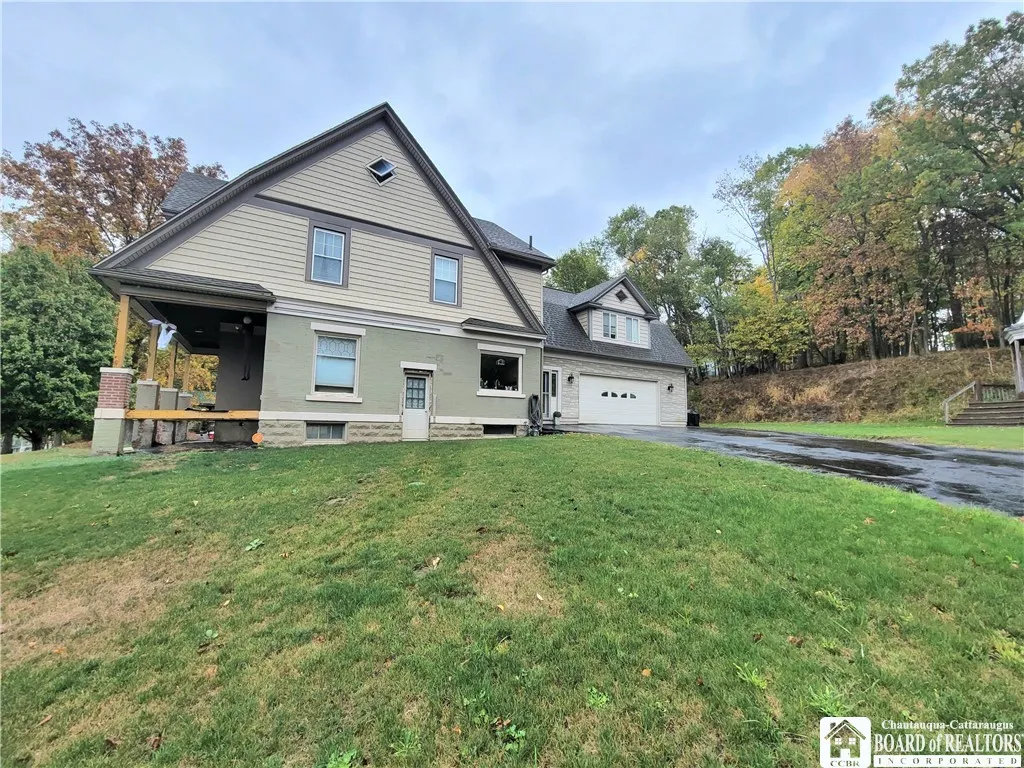 101 North Everett Avenue, Jamestown, New York 1470, Jamestown, New York 14701, 4 Bedrooms Bedrooms, 8 Rooms Rooms,1 BathroomBathrooms,Residential,For Sale,101 North Everett Avenue, Jamestown, New York 1470,0,R1643458