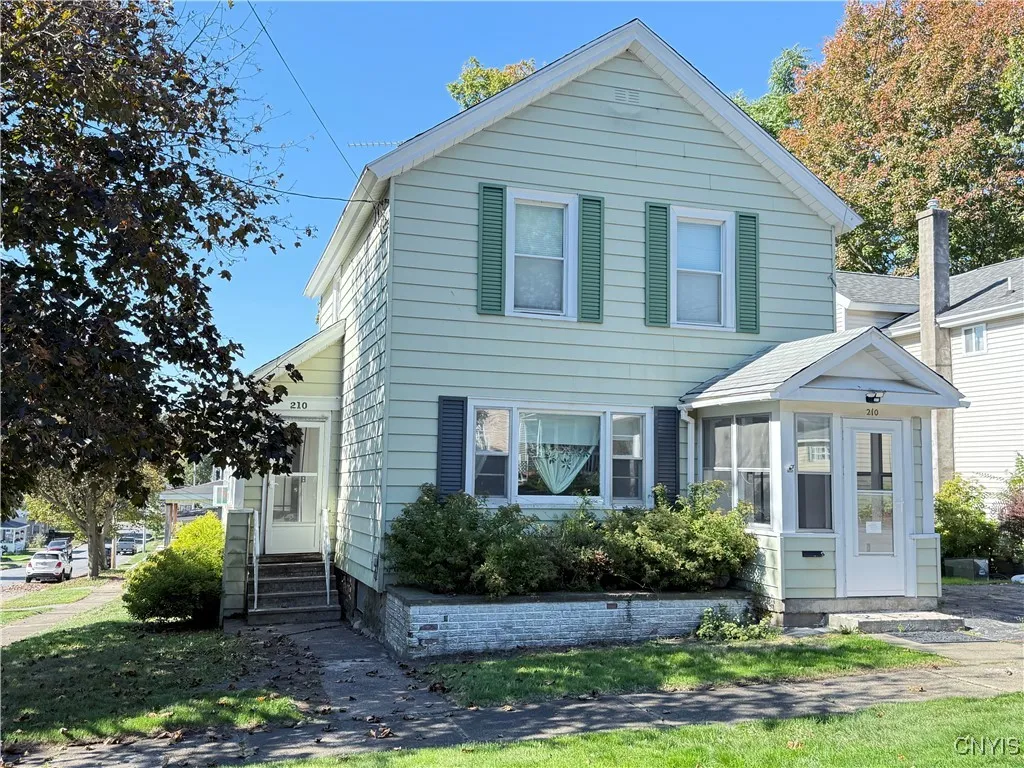 210 East 11th Street, Oswego, New York 13126, Oswego, New York 13126, 3 Bedrooms Bedrooms, 6 Rooms Rooms,2 BathroomsBathrooms,Residential,For Sale,210 East 11th Street, Oswego, New York 13126,0,S1643437