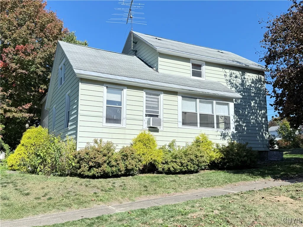 210 East 11th Street, Oswego, New York 13126, Oswego, New York 13126, 3 Bedrooms Bedrooms, 6 Rooms Rooms,2 BathroomsBathrooms,Residential,For Sale,210 East 11th Street, Oswego, New York 13126,0,S1643437