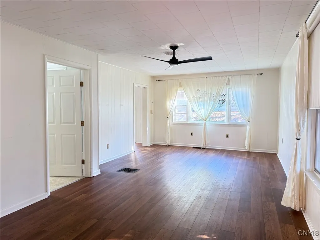 210 East 11th Street, Oswego, New York 13126, Oswego, New York 13126, 3 Bedrooms Bedrooms, 6 Rooms Rooms,2 BathroomsBathrooms,Residential,For Sale,210 East 11th Street, Oswego, New York 13126,0,S1643437