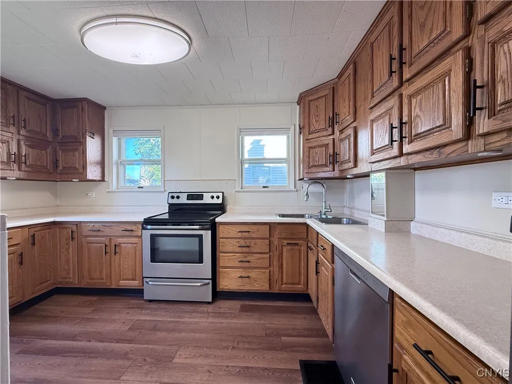 210 East 11th Street, Oswego, New York 13126, Oswego, New York 13126, 3 Bedrooms Bedrooms, 6 Rooms Rooms,2 BathroomsBathrooms,Residential,For Sale,210 East 11th Street, Oswego, New York 13126,0,S1643437