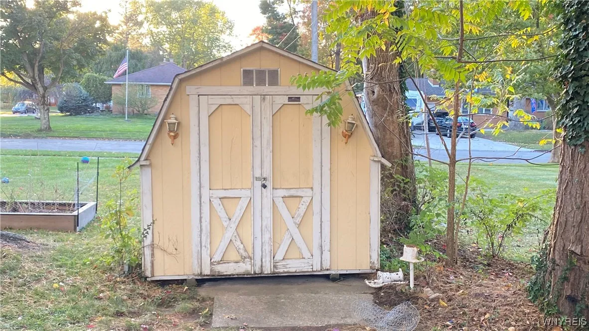 13290 Colonial Woods Drive, Alden, New York 14004, Alden, New York 14004, 4 Bedrooms Bedrooms, 7 Rooms Rooms,2 BathroomsBathrooms,Residential,For Sale,13290 Colonial Woods Drive, Alden, New York 14004,0,B1643803