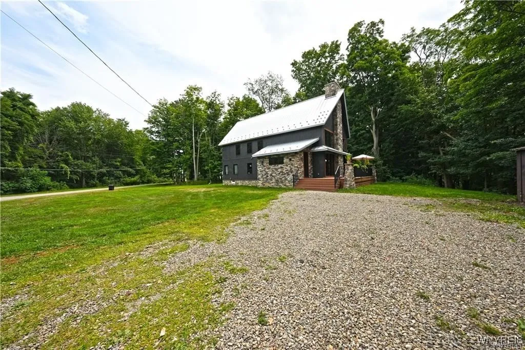 11920 Old Hanford Road, Hanover, New York 14136, Hanover, New York 14136, 3 Bedrooms Bedrooms, 6 Rooms Rooms,2 BathroomsBathrooms,Residential,For Sale,11920 Old Hanford Road, Hanover, New York 14136,0,B1642369