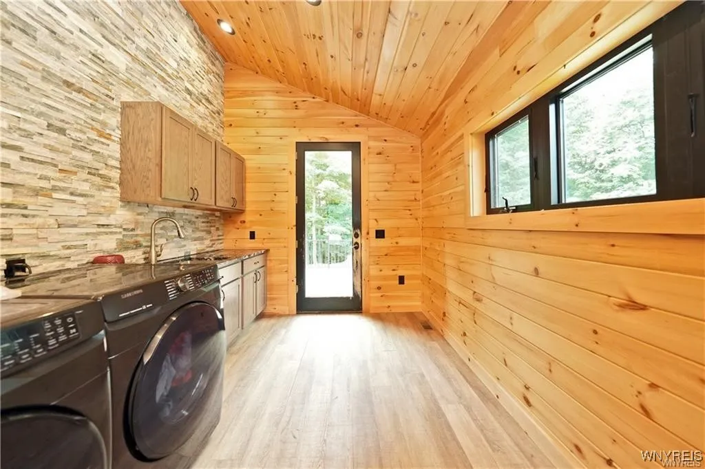 11920 Old Hanford Road, Hanover, New York 14136, Hanover, New York 14136, 3 Bedrooms Bedrooms, 6 Rooms Rooms,2 BathroomsBathrooms,Residential,For Sale,11920 Old Hanford Road, Hanover, New York 14136,0,B1642369