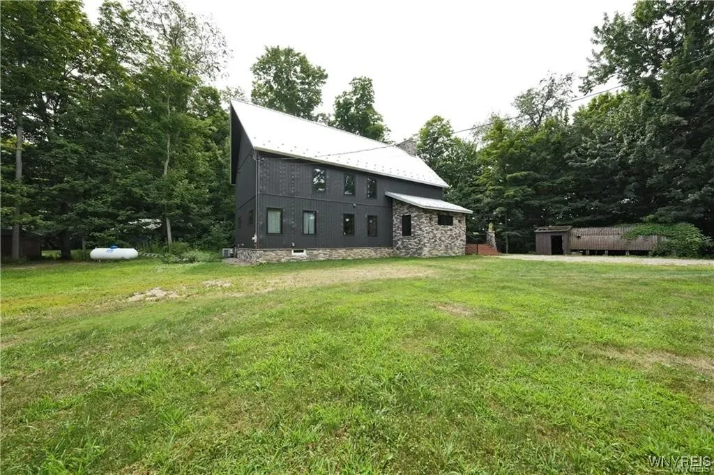 11920 Old Hanford Road, Hanover, New York 14136, Hanover, New York 14136, 3 Bedrooms Bedrooms, 6 Rooms Rooms,2 BathroomsBathrooms,Residential,For Sale,11920 Old Hanford Road, Hanover, New York 14136,0,B1642369