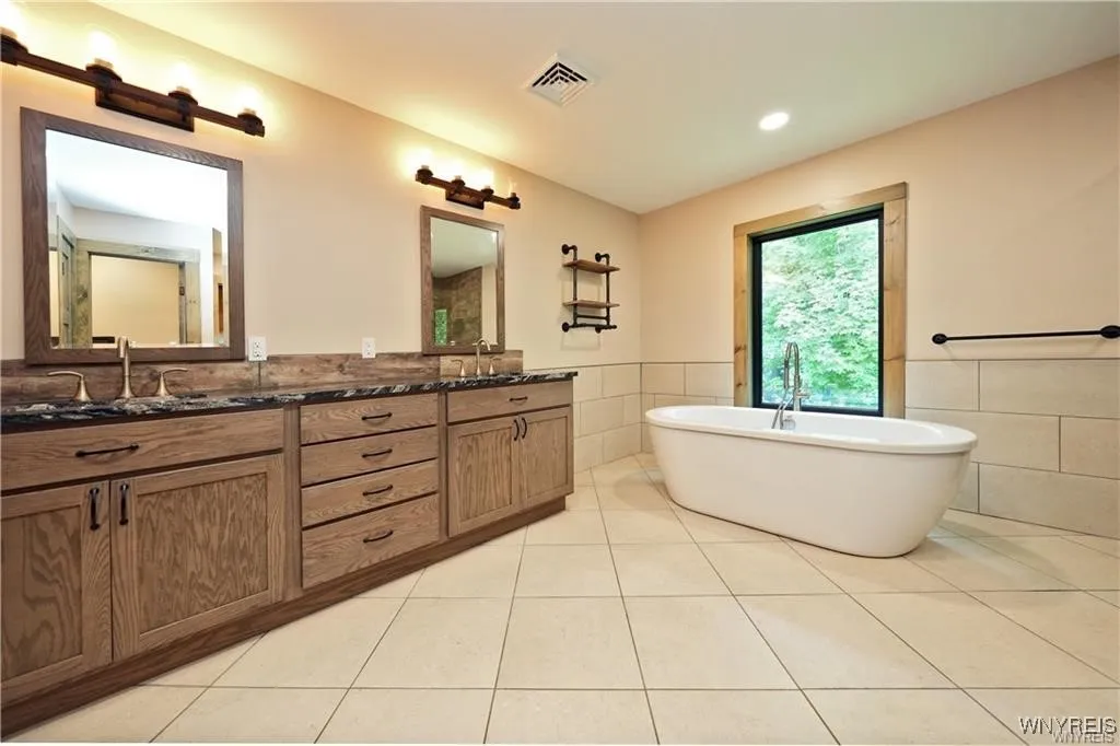 11920 Old Hanford Road, Hanover, New York 14136, Hanover, New York 14136, 3 Bedrooms Bedrooms, 6 Rooms Rooms,2 BathroomsBathrooms,Residential,For Sale,11920 Old Hanford Road, Hanover, New York 14136,0,B1642369