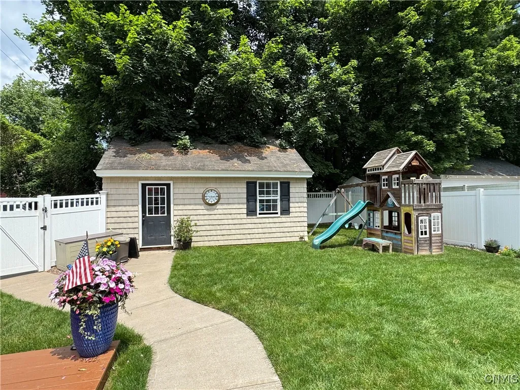 308 West Locust Street, Rome, New York 13440, Rome, New York 13440, 4 Bedrooms Bedrooms, 12 Rooms Rooms,2 BathroomsBathrooms,Residential Lease,Closed,308 West Locust Street, Rome, New York 13440,0,S1643801