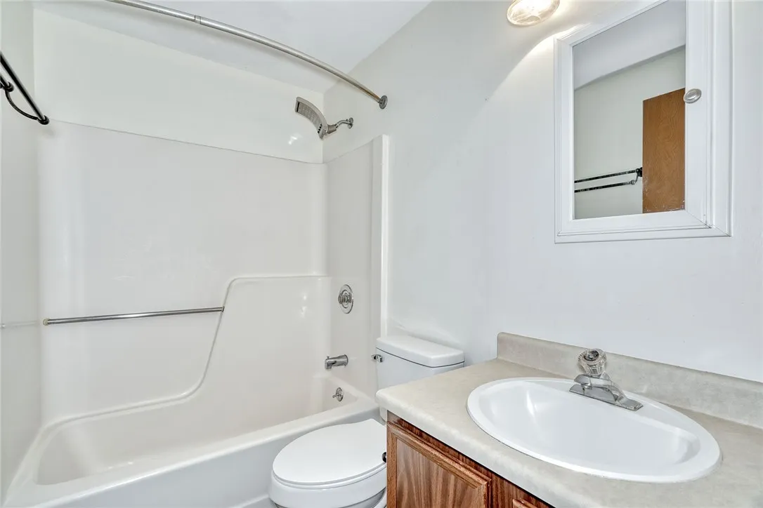 2ND FLOOR FUL BATH