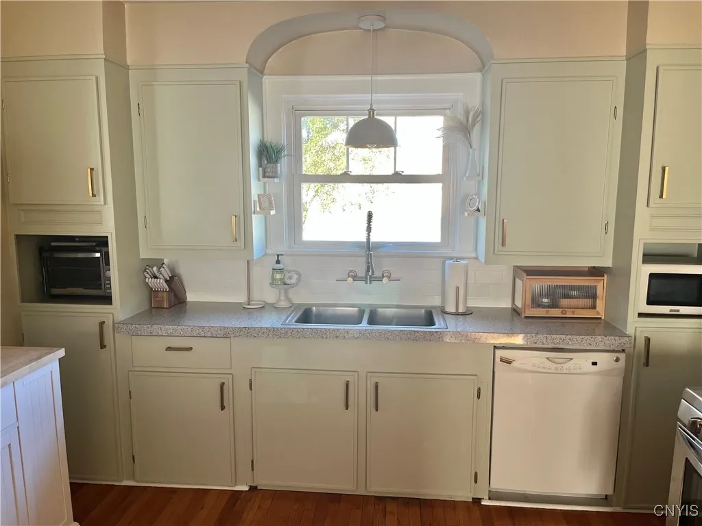 1607 Depeyster Avenue, Utica, New York 13501, Utica, New York 13501, 4 Bedrooms Bedrooms, 7 Rooms Rooms,1 BathroomBathrooms,Residential,For Sale,1607 Depeyster Avenue, Utica, New York 13501,0,S1642864