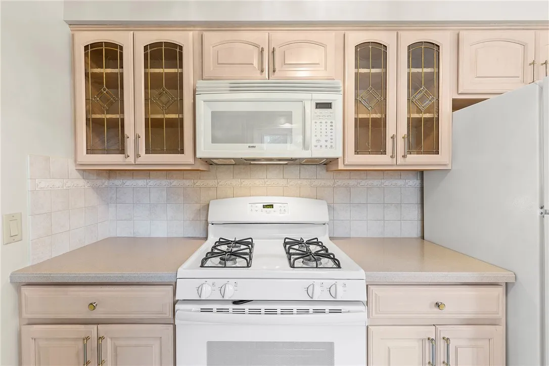 38 Regina Drive, Gates, New York 14606, Gates, New York 14606, 3 Bedrooms Bedrooms, 8 Rooms Rooms,2 BathroomsBathrooms,Residential,For Sale,38 Regina Drive, Gates, New York 14606,0,R1643122