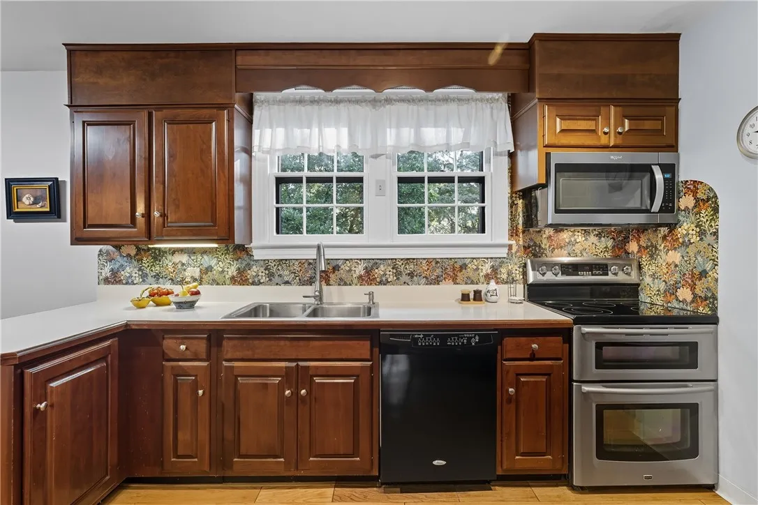 1546 West Church Street, Elmira, New York 14905, Elmira, New York 14905, 4 Bedrooms Bedrooms, 10 Rooms Rooms,2 BathroomsBathrooms,Residential,For Sale,1546 West Church Street, Elmira, New York 14905,0,R1643518