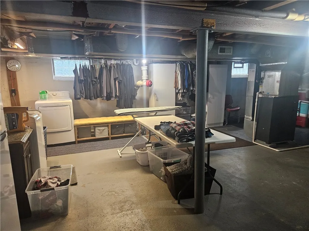 218 Newton Road, Greece, New York 14626, Greece, New York 14626, 2 Bedrooms Bedrooms, 6 Rooms Rooms,1 BathroomBathrooms,Residential,For Sale,218 Newton Road, Greece, New York 14626,0,R1643634
