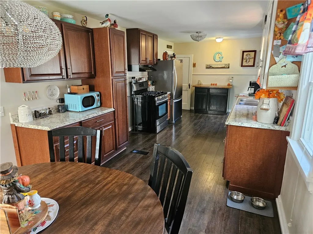 218 Newton Road, Greece, New York 14626, Greece, New York 14626, 2 Bedrooms Bedrooms, 6 Rooms Rooms,1 BathroomBathrooms,Residential,For Sale,218 Newton Road, Greece, New York 14626,0,R1643634