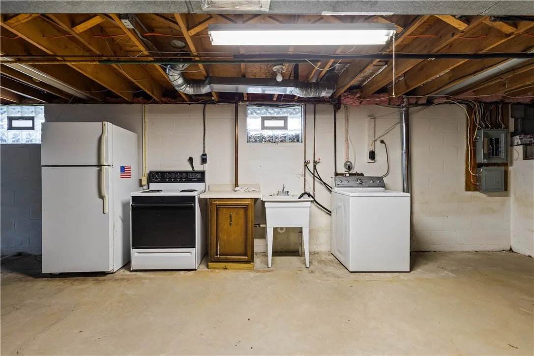 200 Sherri Ann Lane, Greece, New York 14626, Greece, New York 14626, 2 Bedrooms Bedrooms, 7 Rooms Rooms,2 BathroomsBathrooms,Residential,For Sale,200 Sherri Ann Lane, Greece, New York 14626,0,R1643101