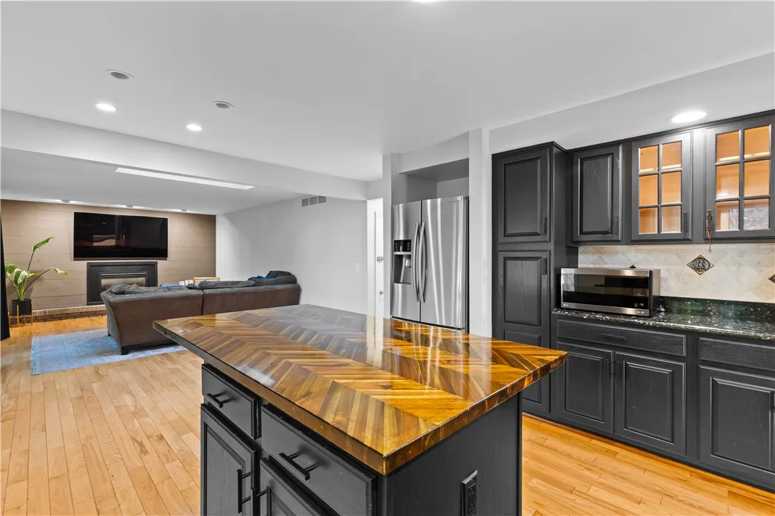 200 Sherri Ann Lane, Greece, New York 14626, Greece, New York 14626, 2 Bedrooms Bedrooms, 7 Rooms Rooms,2 BathroomsBathrooms,Residential,For Sale,200 Sherri Ann Lane, Greece, New York 14626,0,R1643101