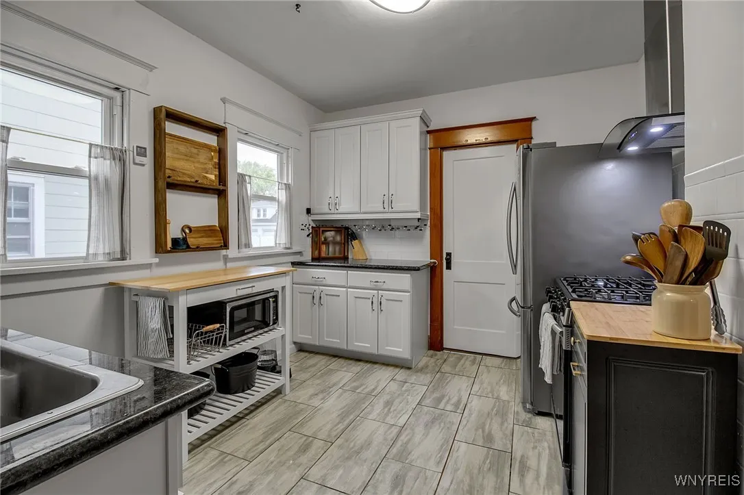 108 Burlington Avenue, Lancaster, New York 14043, Lancaster, New York 14043, 4 Bedrooms Bedrooms, 10 Rooms Rooms,1 BathroomBathrooms,Residential,For Sale,108 Burlington Avenue, Lancaster, New York 14043,0,B1643656