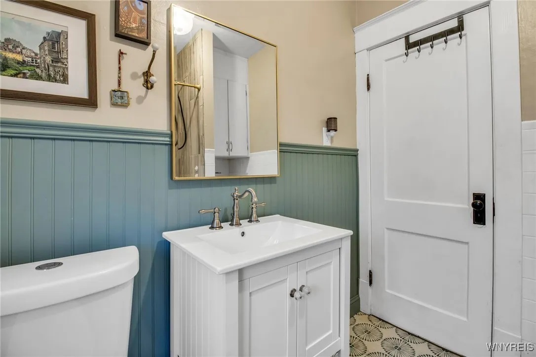 108 Burlington Avenue, Lancaster, New York 14043, Lancaster, New York 14043, 4 Bedrooms Bedrooms, 10 Rooms Rooms,1 BathroomBathrooms,Residential,For Sale,108 Burlington Avenue, Lancaster, New York 14043,0,B1643656