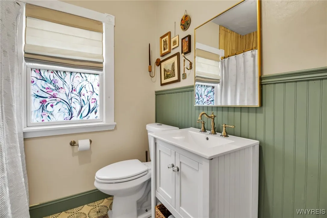 108 Burlington Avenue, Lancaster, New York 14043, Lancaster, New York 14043, 4 Bedrooms Bedrooms, 10 Rooms Rooms,1 BathroomBathrooms,Residential,For Sale,108 Burlington Avenue, Lancaster, New York 14043,0,B1643656