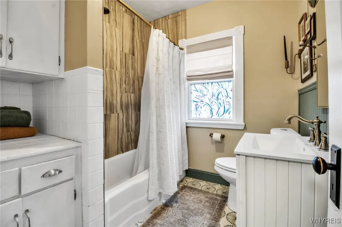 108 Burlington Avenue, Lancaster, New York 14043, Lancaster, New York 14043, 4 Bedrooms Bedrooms, 10 Rooms Rooms,1 BathroomBathrooms,Residential,For Sale,108 Burlington Avenue, Lancaster, New York 14043,0,B1643656