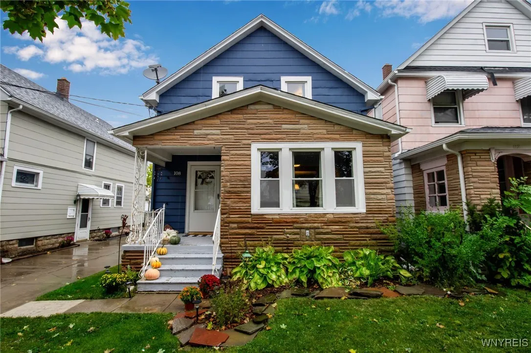 108 Burlington Avenue, Lancaster, New York 14043, Lancaster, New York 14043, 4 Bedrooms Bedrooms, 10 Rooms Rooms,1 BathroomBathrooms,Residential,For Sale,108 Burlington Avenue, Lancaster, New York 14043,0,B1643656