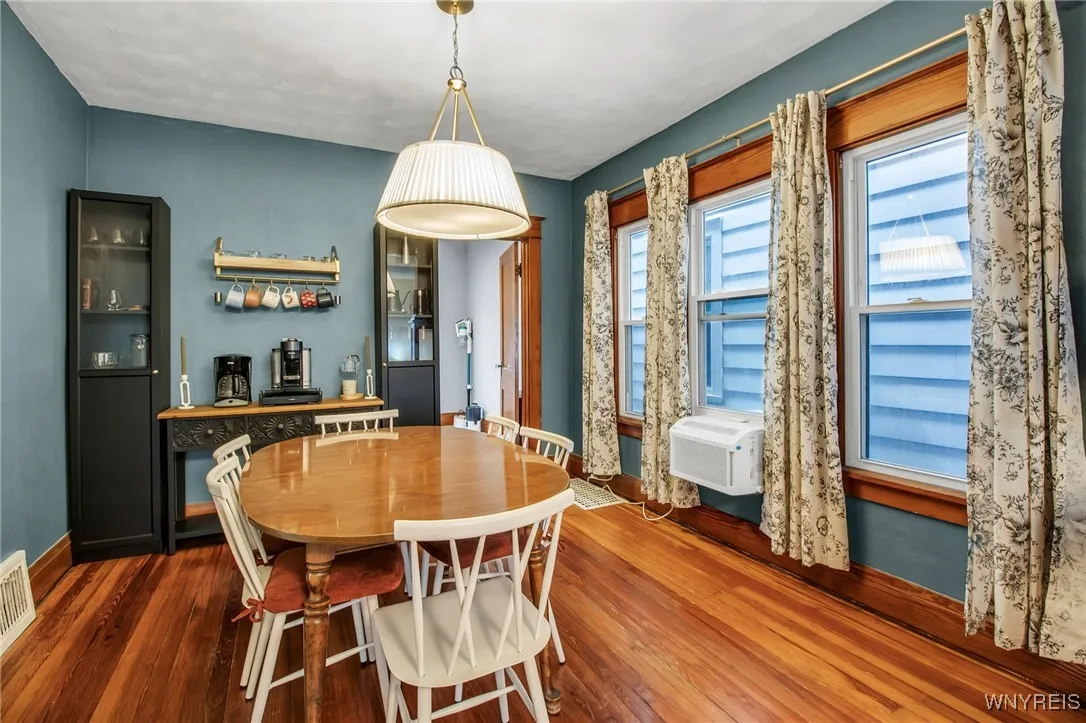 108 Burlington Avenue, Lancaster, New York 14043, Lancaster, New York 14043, 4 Bedrooms Bedrooms, 10 Rooms Rooms,1 BathroomBathrooms,Residential,For Sale,108 Burlington Avenue, Lancaster, New York 14043,0,B1643656