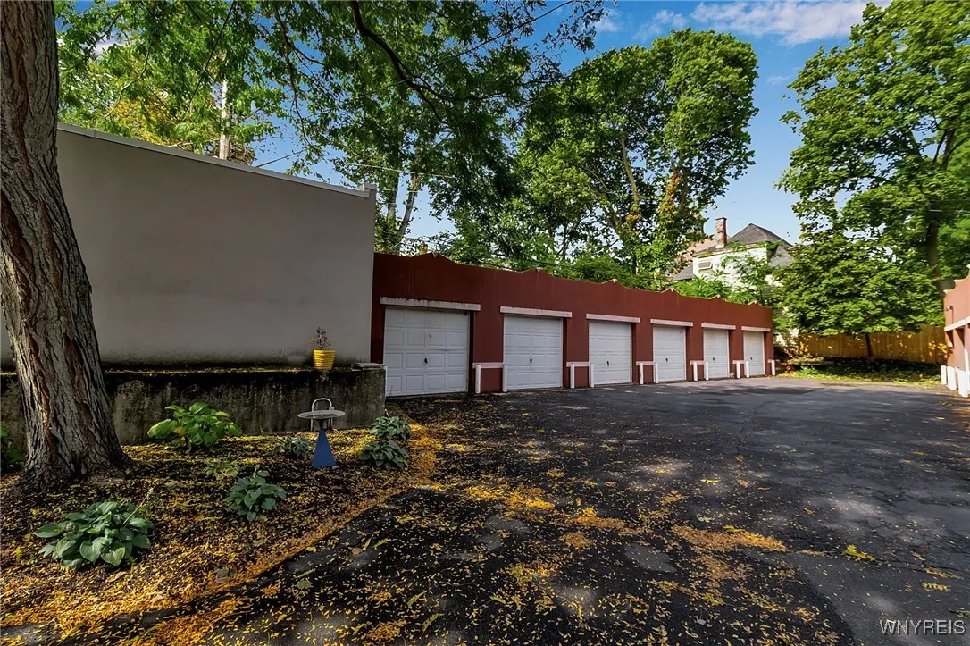 172 Linwood Avenue 5, Buffalo, New York 14209, Buffalo, New York 14209, 3 Bedrooms Bedrooms, 9 Rooms Rooms,2 BathroomsBathrooms,Residential,For Sale,172 Linwood Avenue 5, Buffalo, New York 14209,0,B1640909