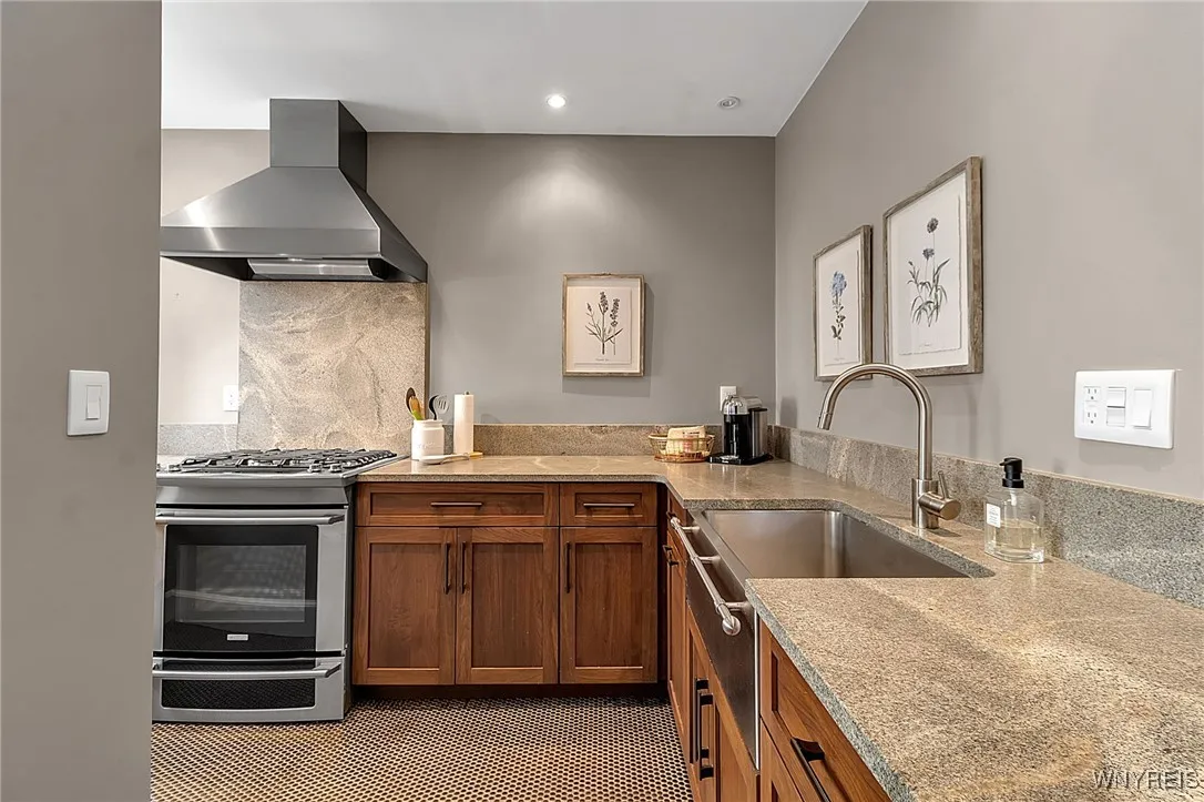 172 Linwood Avenue 5, Buffalo, New York 14209, Buffalo, New York 14209, 3 Bedrooms Bedrooms, 9 Rooms Rooms,2 BathroomsBathrooms,Residential,For Sale,172 Linwood Avenue 5, Buffalo, New York 14209,0,B1640909