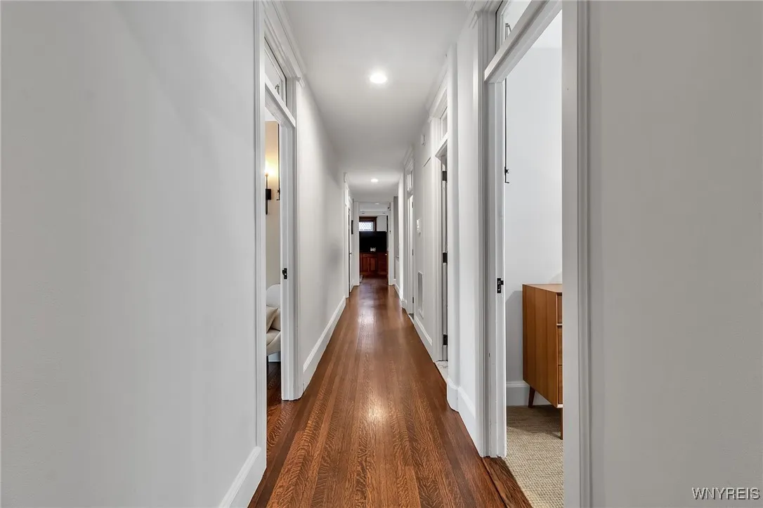 172 Linwood Avenue 5, Buffalo, New York 14209, Buffalo, New York 14209, 3 Bedrooms Bedrooms, 9 Rooms Rooms,2 BathroomsBathrooms,Residential,For Sale,172 Linwood Avenue 5, Buffalo, New York 14209,0,B1640909