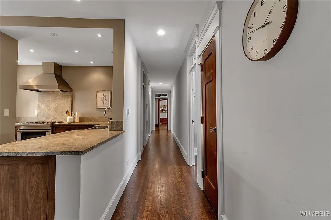 172 Linwood Avenue 5, Buffalo, New York 14209, Buffalo, New York 14209, 3 Bedrooms Bedrooms, 9 Rooms Rooms,2 BathroomsBathrooms,Residential,For Sale,172 Linwood Avenue 5, Buffalo, New York 14209,0,B1640909