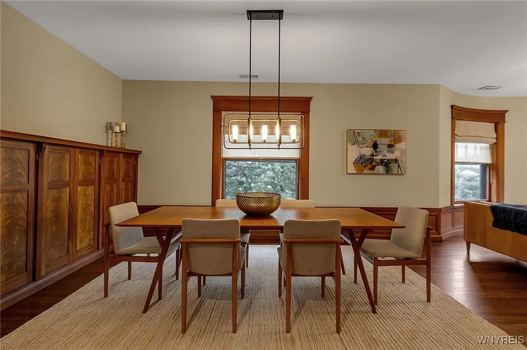 172 Linwood Avenue 5, Buffalo, New York 14209, Buffalo, New York 14209, 3 Bedrooms Bedrooms, 9 Rooms Rooms,2 BathroomsBathrooms,Residential,For Sale,172 Linwood Avenue 5, Buffalo, New York 14209,0,B1640909