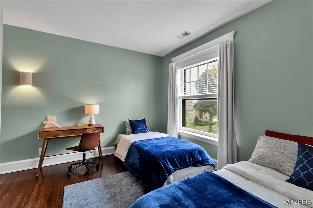 172 Linwood Avenue 5, Buffalo, New York 14209, Buffalo, New York 14209, 3 Bedrooms Bedrooms, 9 Rooms Rooms,2 BathroomsBathrooms,Residential,For Sale,172 Linwood Avenue 5, Buffalo, New York 14209,0,B1640909