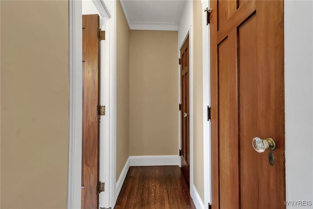 172 Linwood Avenue 5, Buffalo, New York 14209, Buffalo, New York 14209, 3 Bedrooms Bedrooms, 9 Rooms Rooms,2 BathroomsBathrooms,Residential,For Sale,172 Linwood Avenue 5, Buffalo, New York 14209,0,B1640909