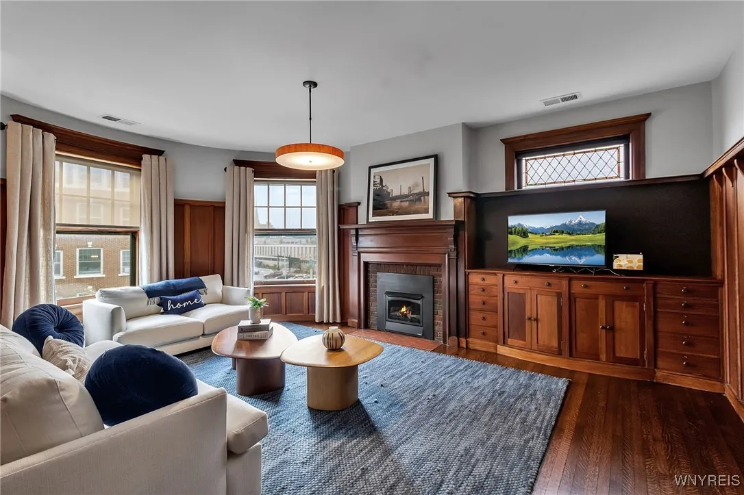 172 Linwood Avenue 5, Buffalo, New York 14209, Buffalo, New York 14209, 3 Bedrooms Bedrooms, 9 Rooms Rooms,2 BathroomsBathrooms,Residential,For Sale,172 Linwood Avenue 5, Buffalo, New York 14209,0,B1640909