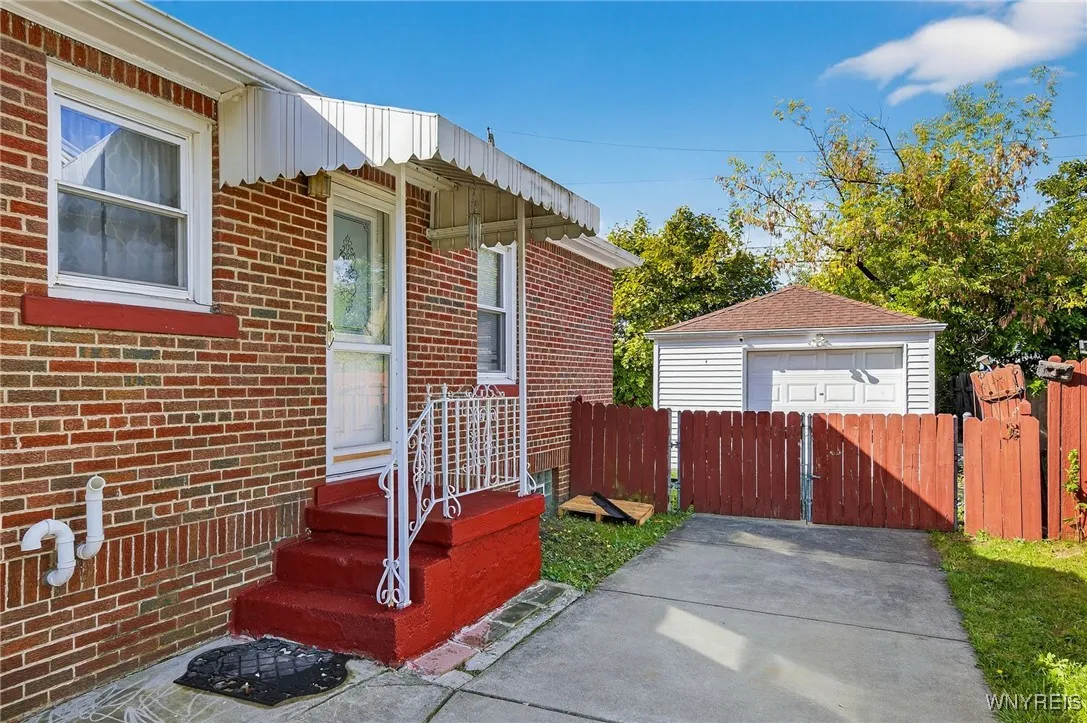 116 Springville Avenue, Amherst, New York 14226, Amherst, New York 14226, 3 Bedrooms Bedrooms, 5 Rooms Rooms,1 BathroomBathrooms,Residential,For Sale,116 Springville Avenue, Amherst, New York 14226,0,B1643836