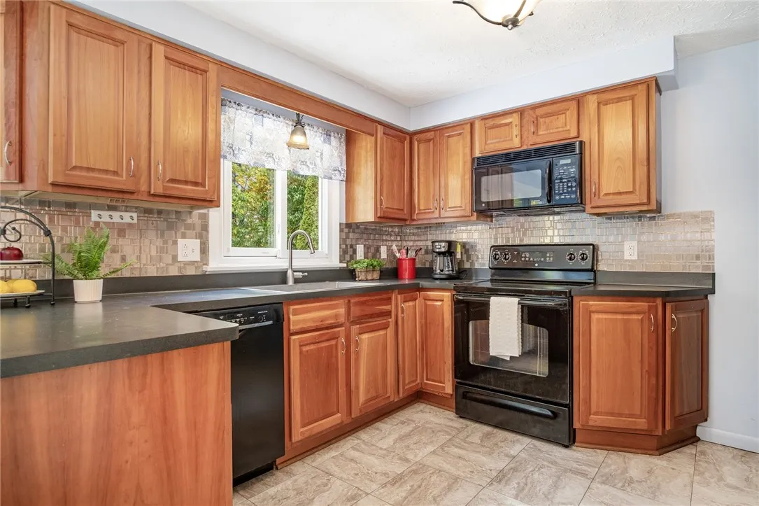 80 Alecia Dr, Greece, New York 14626, Greece, New York 14626, 3 Bedrooms Bedrooms, 6 Rooms Rooms,1 BathroomBathrooms,Residential,Closed,80 Alecia Dr, Greece, New York 14626,0,R1642732