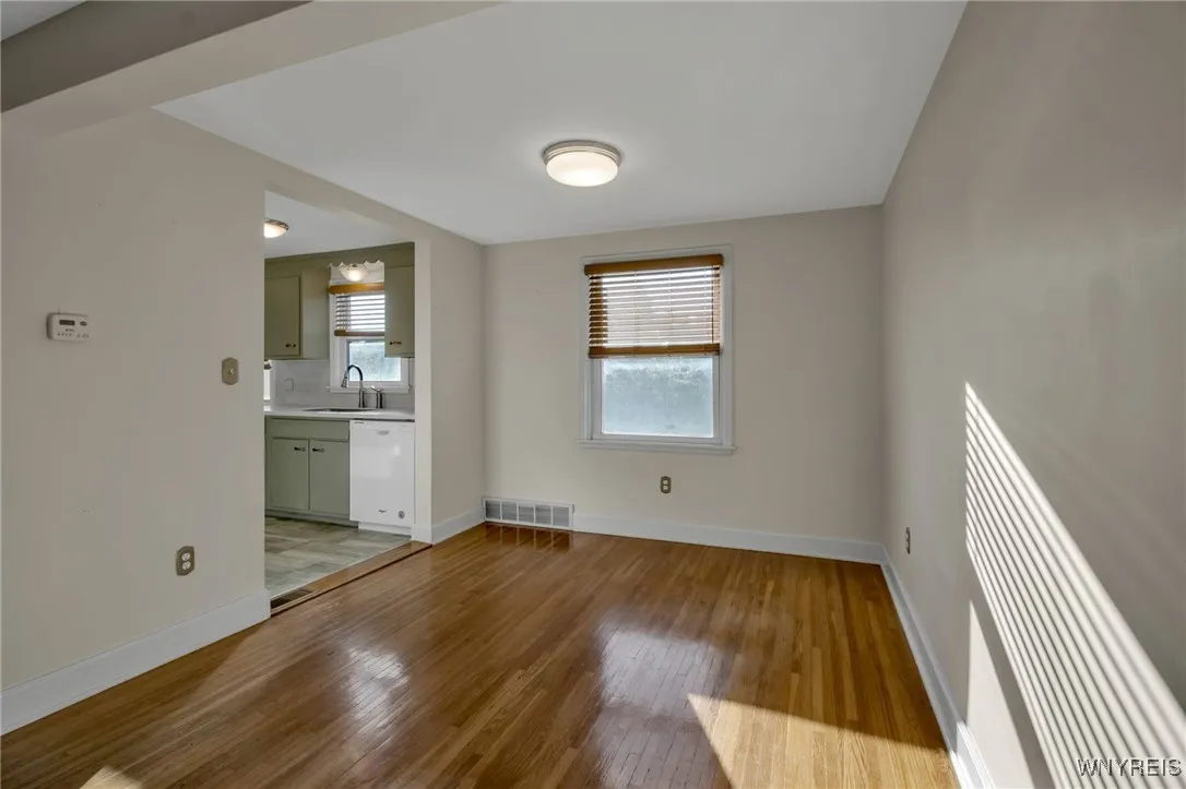 2349 Kensington Avenue, Amherst, New York 14226, Amherst, New York 14226, 3 Bedrooms Bedrooms, 6 Rooms Rooms,1 BathroomBathrooms,Residential,For Sale,2349 Kensington Avenue, Amherst, New York 14226,0,B1643819