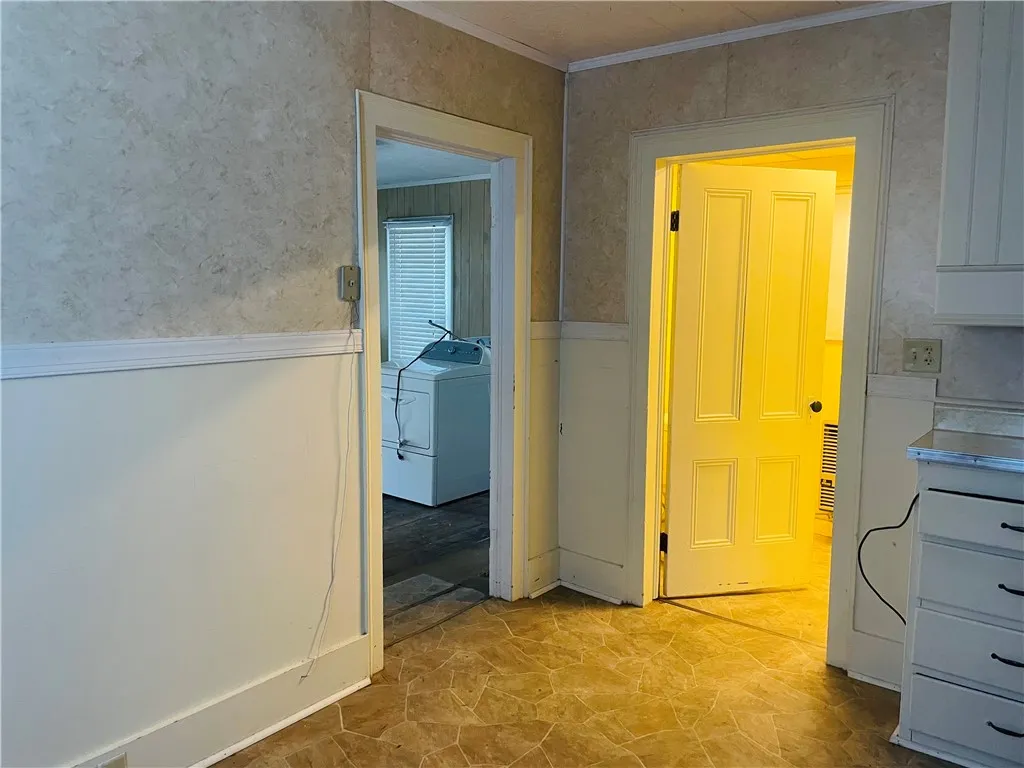 46 Glen Avenue, Hornell, New York 14843, Hornell, New York 14843, 2 Bedrooms Bedrooms, 8 Rooms Rooms,1 BathroomBathrooms,Residential,Closed,46 Glen Avenue, Hornell, New York 14843,0,R1643918