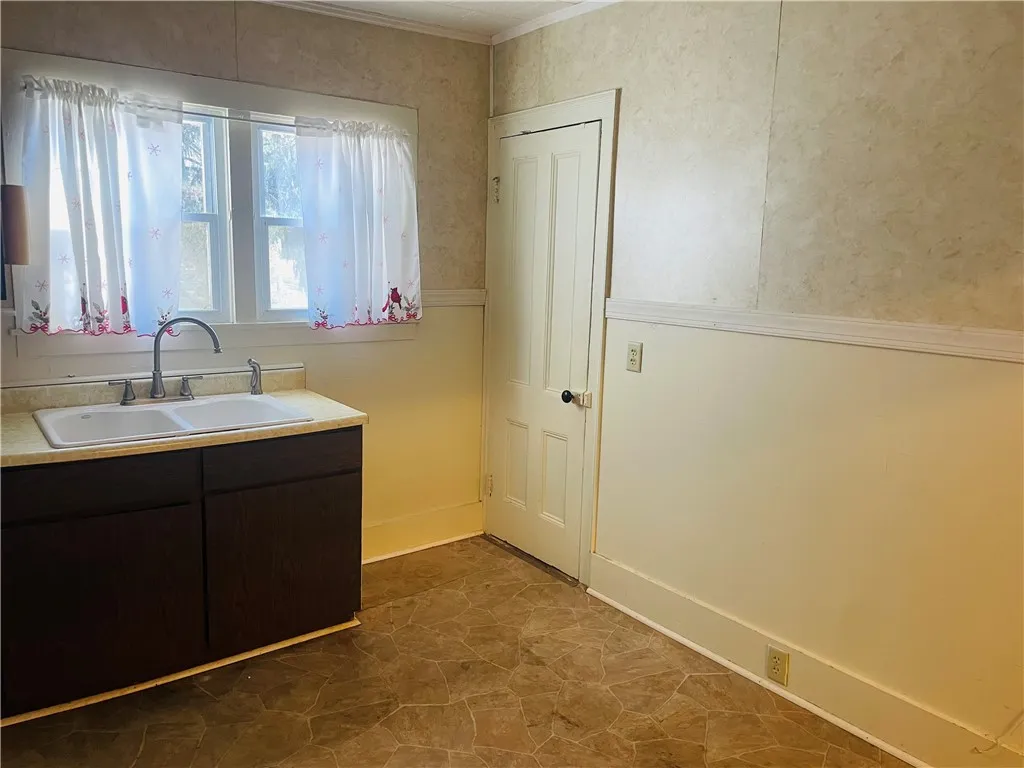 46 Glen Avenue, Hornell, New York 14843, Hornell, New York 14843, 2 Bedrooms Bedrooms, 8 Rooms Rooms,1 BathroomBathrooms,Residential,Closed,46 Glen Avenue, Hornell, New York 14843,0,R1643918