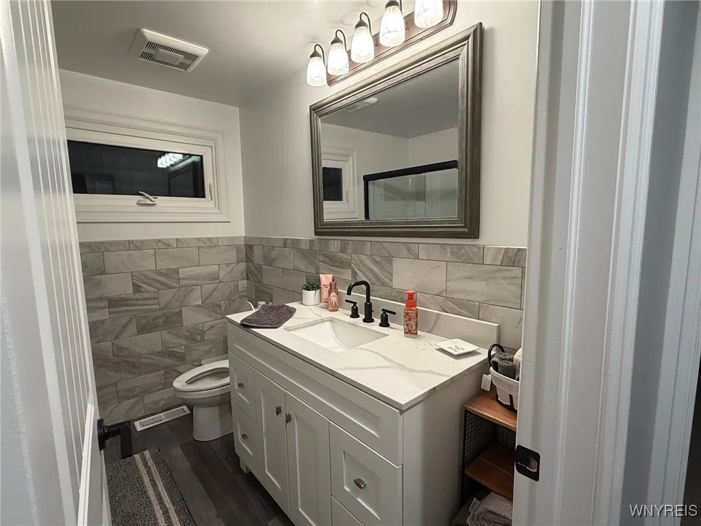 542 Lynbrook Avenue, Tonawanda, New York 14150, Tonawanda, New York 14150, 3 Bedrooms Bedrooms, 7 Rooms Rooms,1 BathroomBathrooms,Residential,For Sale,542 Lynbrook Avenue, Tonawanda, New York 14150,0,B1643901