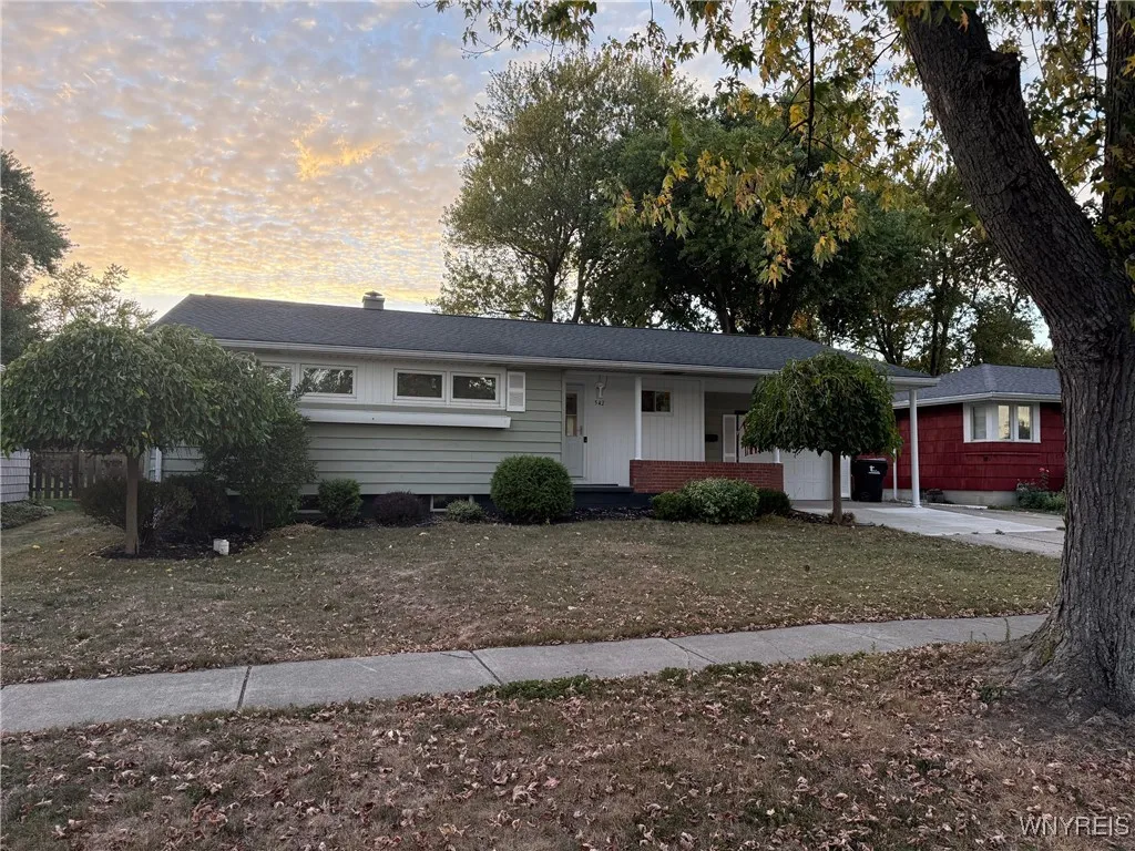 542 Lynbrook Avenue, Tonawanda, New York 14150, Tonawanda, New York 14150, 3 Bedrooms Bedrooms, 7 Rooms Rooms,1 BathroomBathrooms,Residential,For Sale,542 Lynbrook Avenue, Tonawanda, New York 14150,0,B1643901